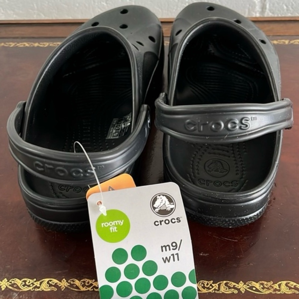 NWT Black Crocs Clogs Men’s size 9 / Women’s size 11 - Picture 2 of 3